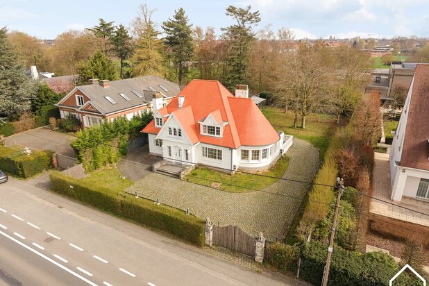 VILLA MET 5 SLAAPKAMERS, TUIN EN GARAGE IN KUURNE (1325m²)