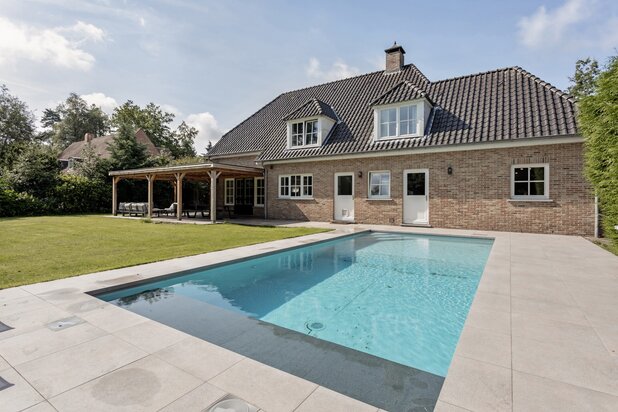 Grotendeels gerenoveerde villa in “De Lint”