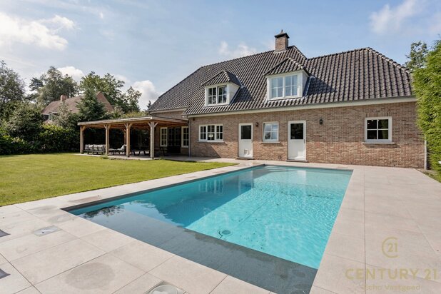 Ruime, gerenoveerde, energiezuinige villa met zwembad