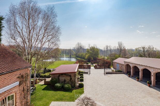 Prachtige, volledig gerenoveerde oude boerderij uit 1900 op een terrein van 3 hectare