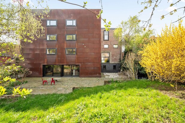 Unique living with a studio, office or showroom at home