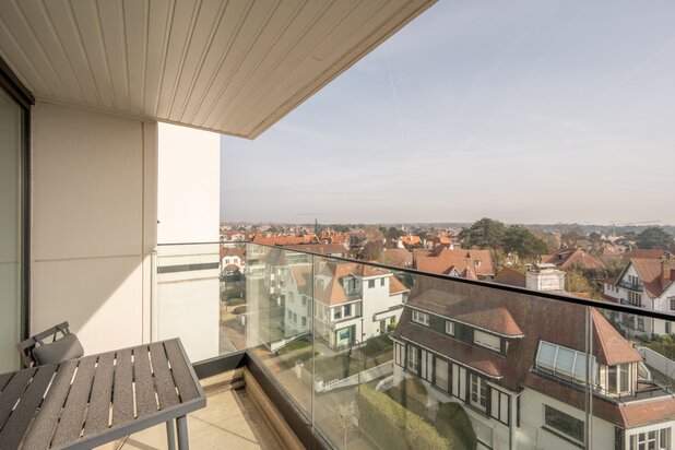 Appartement op de vijfde verdieping gelegen in hartje Zoute op enkele passen van het Albertplein 