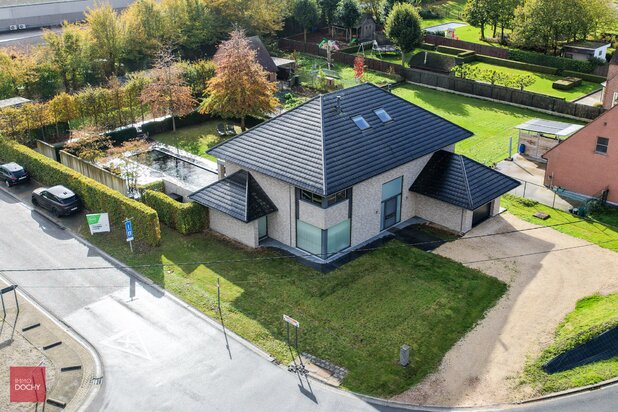 Recente en energiezuinige villa op een perceel van 1.688 m², gebouwd in 2011.