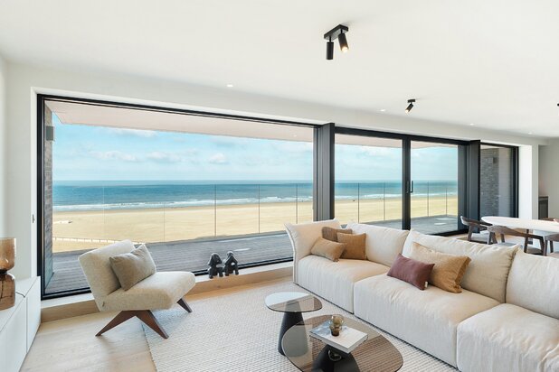Exclusive high-end apartment in iconic building on seafront