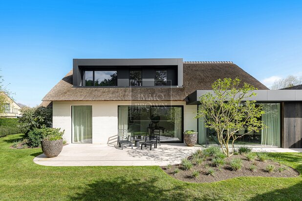 Villa te koop Knokke Polders zonnige terras en tuin