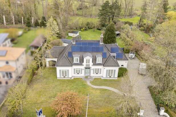 Charmante manoir villa met 6 slaapkamers op een riant perceel van 2.984 m².