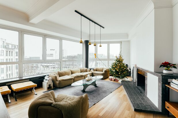 Spacious modernist apartment with spectacular panoramic view
