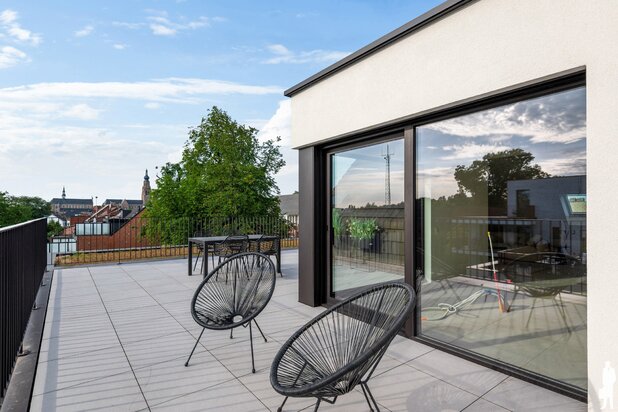Stijlvolle penthouse met terras van ca. 75m² gelegen in het centrum van Hoogstraten!