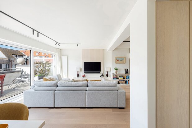 Duplex rénové 3 ch avec terrasse ensoleillée