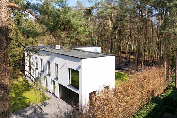 Exclusieve moderne villa met panoramisch zicht op groen