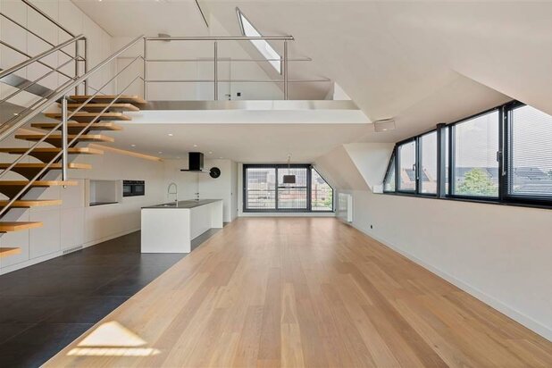 Exceptionally spacious duplex apartment – 245 m² & 4 bedrooms