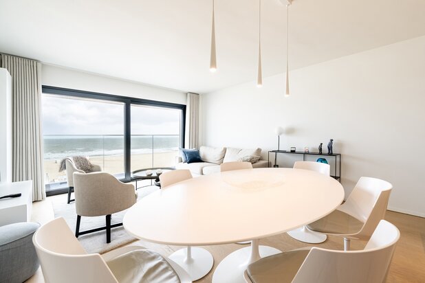 EXCLUSIEF TE KOOP :Luxueus appartement met frontaal zeezicht