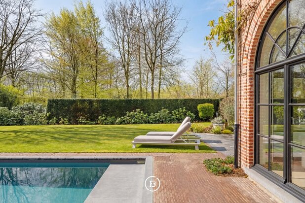 Exclusieve villa met praktijk en buitenbeleving nabij Gent