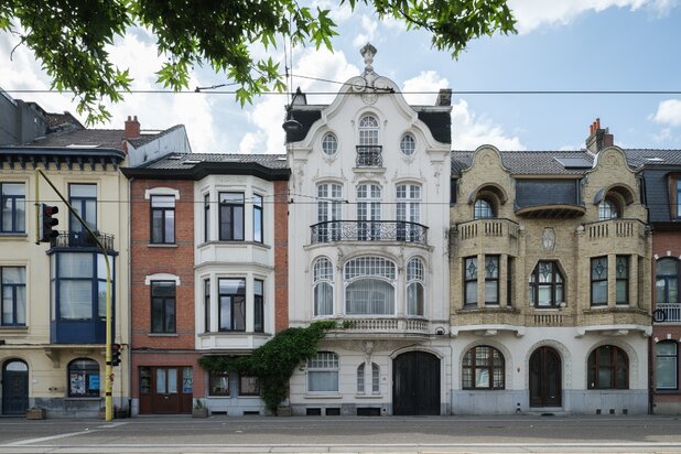 Unieke herenwoning met tuin en garage in neorococostijl nabij Gent-Sint-Pieters