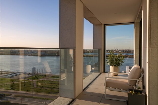 Uniek appartement met frontaal scheldezicht