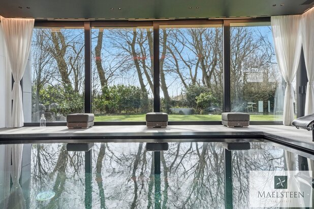 Villa met binnenzwembad op 2.045 m² Sint-Idesbald (Koksijde)