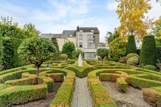 Maison centrale avec ascenseur sur 7 ares