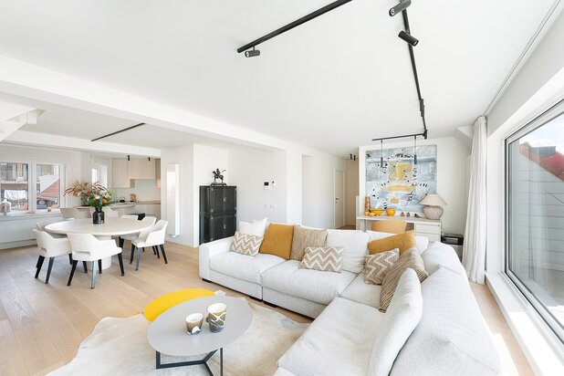 Duplex-appartement rénové 3 chambre avec terrasse ensoleillée.