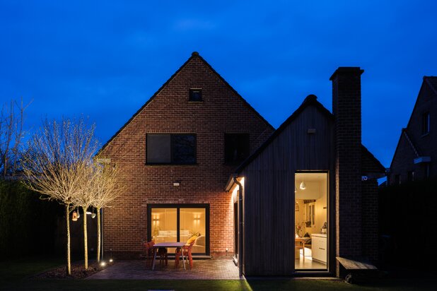 Sint-Denijs-Westrem - Vrijstaande woning met aangename tuin en achtergelegen ‘poolhouse’ in een rustig gelegen wijk.