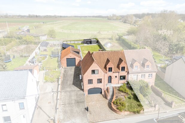 Maison unique et spacieuse avec atelier et jardin