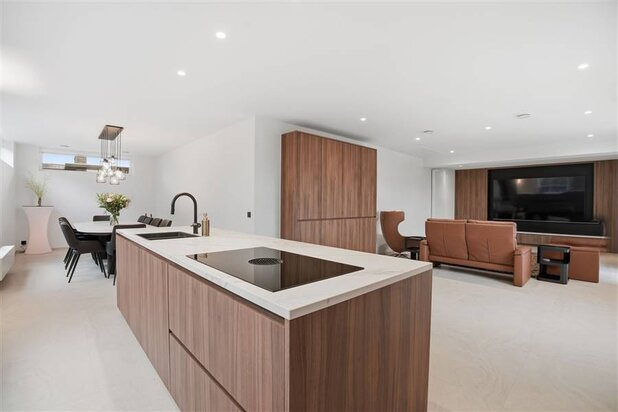 Exclusieve ruime villa op 1.965 m² - ideaal voor wie wonen wil combineren met een zelfstandig beroep