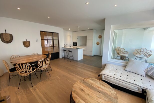 Sunny, renovated apartment with a side view of the sea on Albertstrand