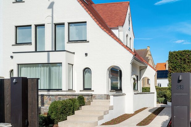 Exclusieve koppelvilla op toplocatie in Duinbergen.