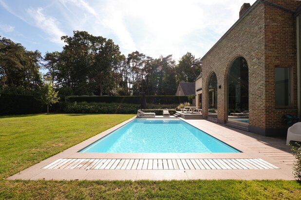 Instapklare villa met zwembad door groen omgeven