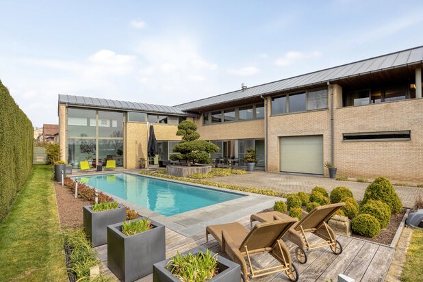 Ruime instapklare villa met zwembad op 27 are