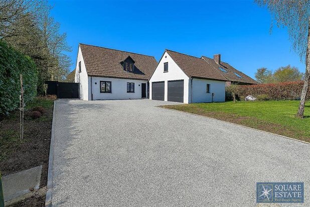 Wemmel, ruime en volledig gerenoveerde villa met 4 slaapkamers.