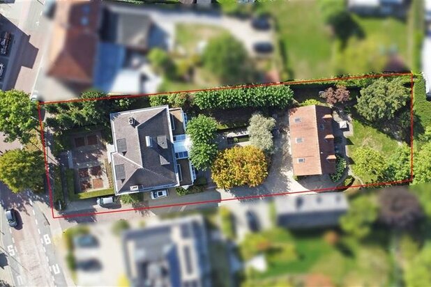 Prachtige te renoveren villa centrum Stevoort