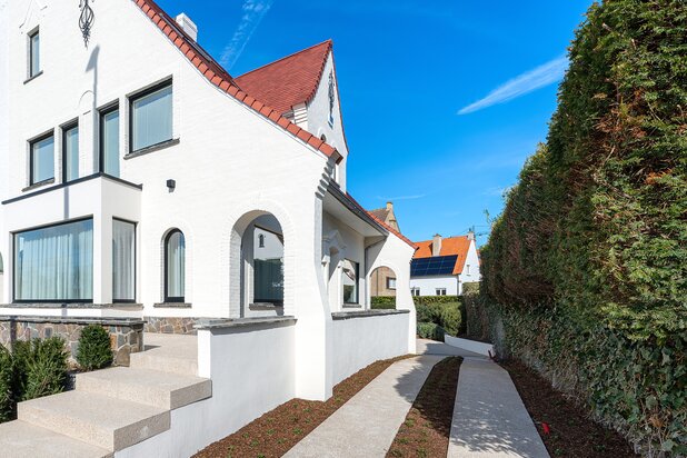 Exclusieve koppelvilla met hoogwaardige afwerking op een toplocatie in Duinbergen.