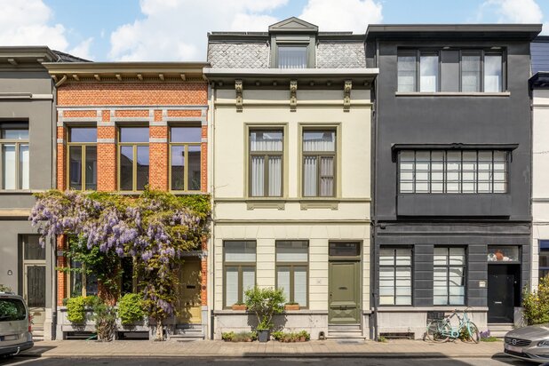 Karaktervolle, instapklare herenwoning met heerlijke stadstuin op toplocatie te Antwerpen-Zuid