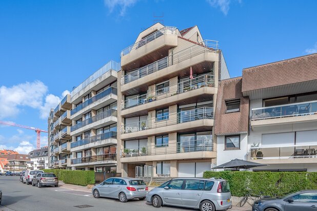 Gerenoveerd 3-kamerappartement met Zuidgericht terras vlakbij het Albertstrand