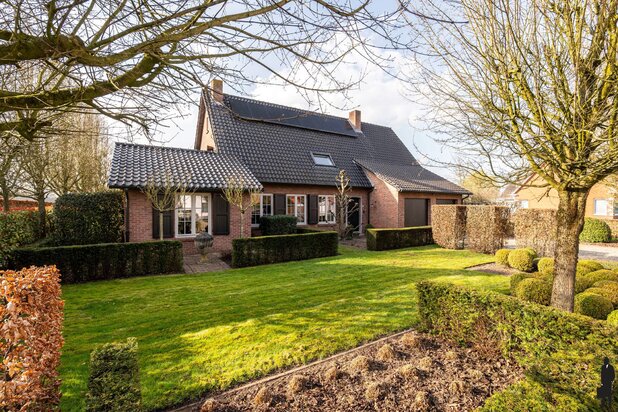 Rustig gelegen villa met 5 slaapkamers, sauna en bijgebouw