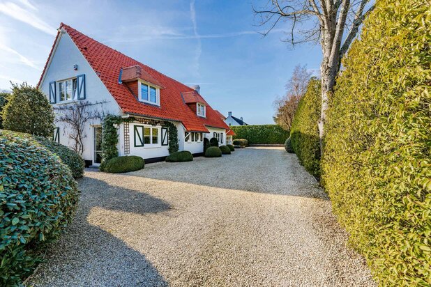 Une villa rénovée avec piscine - limite RSG