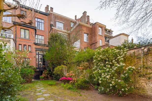 Statig herenhuis met zonnige stadstuin nabij Groen kwartier