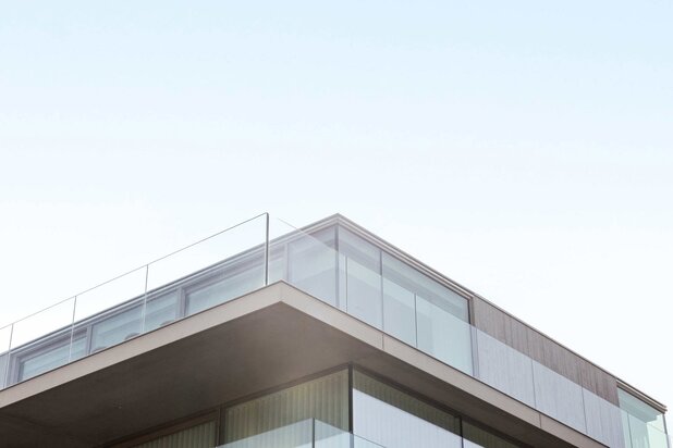 Un penthouse de luxe à l'abri des regards, offrant une vue imprenable