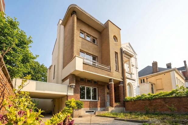 Prachtige herenwoning aan de rand van de stad