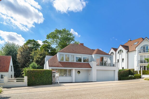  Villa in residentiële wijk te Duinbergen