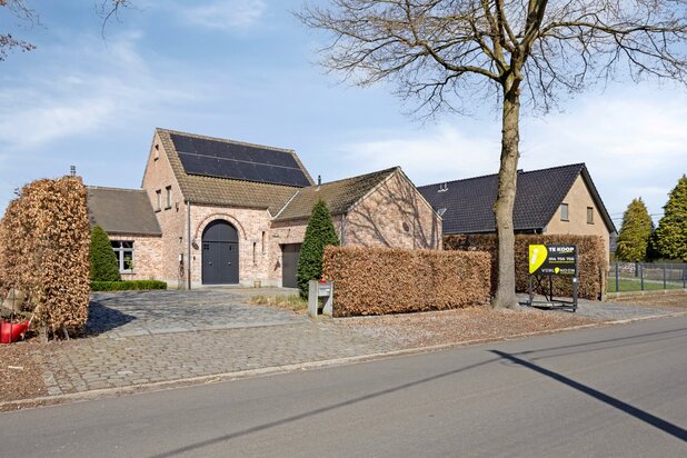 Landelijke woning met 3 slpks en poolhouse, rustig gelegen op 780 m² te Beverlo !