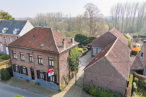 Authentieke hoeve met schuur en bos in Merchtem