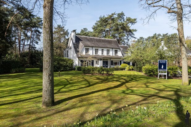Te renoveren villa op toplocatie in Schilde (3.246 m²)