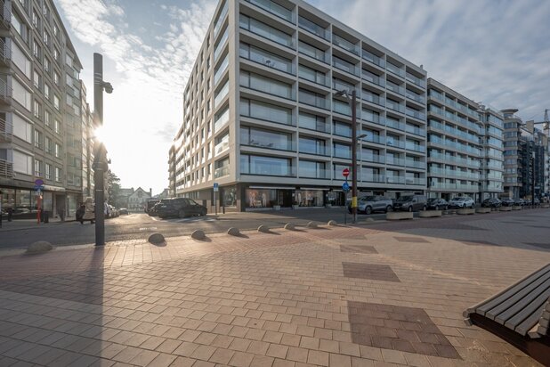 Ongemeubeld appartement, in de gerenommeerde residentie “Globe”, prachtig gelegen op de Zeedijk in het Zoute