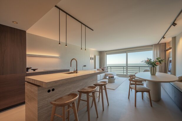 Magnifique appartement rénové avec 3 chambres et vue frontale sur la mer