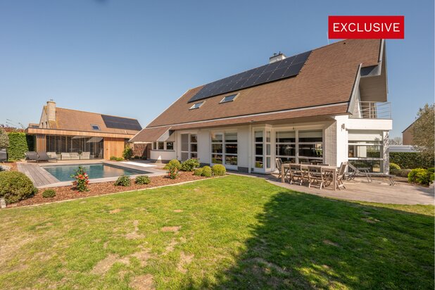 Prachtige alleenstaande villa, rustig gelegen met buitenzwembad