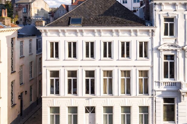 Impressionnant hôtel particulier avec volume habitable imposant, piscine et possibilités de stationnement