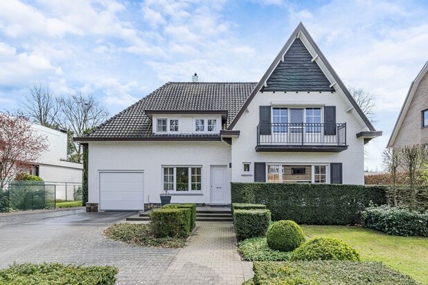 Karaktervolle, statige villawoning met 3 à 4 slpks en royale tuin