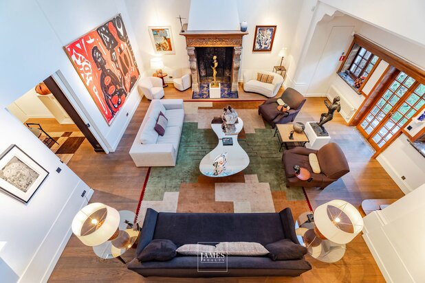 Une maison pour collectionneurs au cœur du quartier des galeries