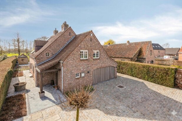 Villa met 4 slaapkamers en 2 badkamers te koop in Lokeren